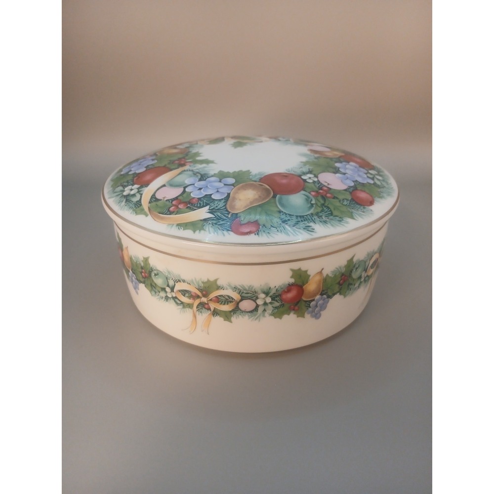 Royal Worcester Holly Ribbons Round Porcelain Trinket Box Fruit Wreath Holiday